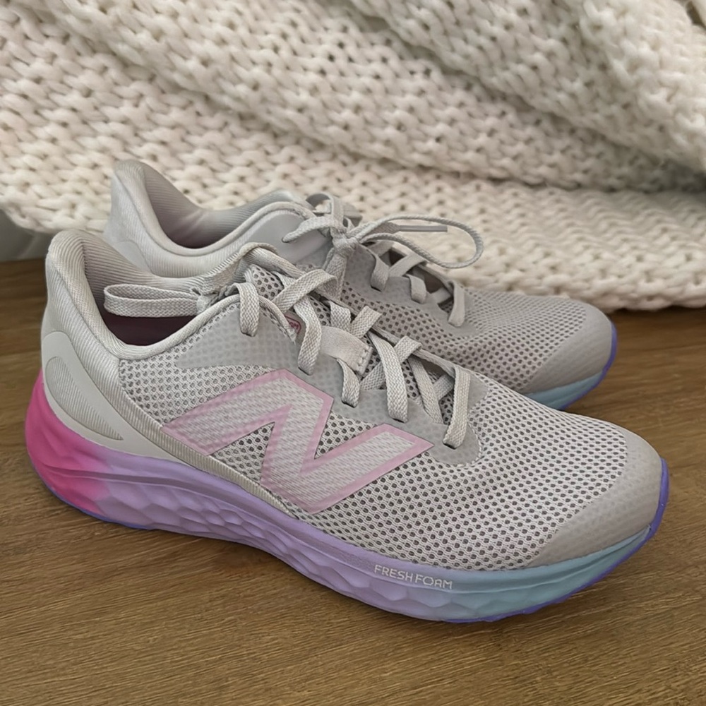 New Balance sneakers girls size 3.5